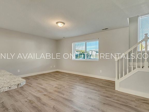 4th image of 1731 Garden Dr