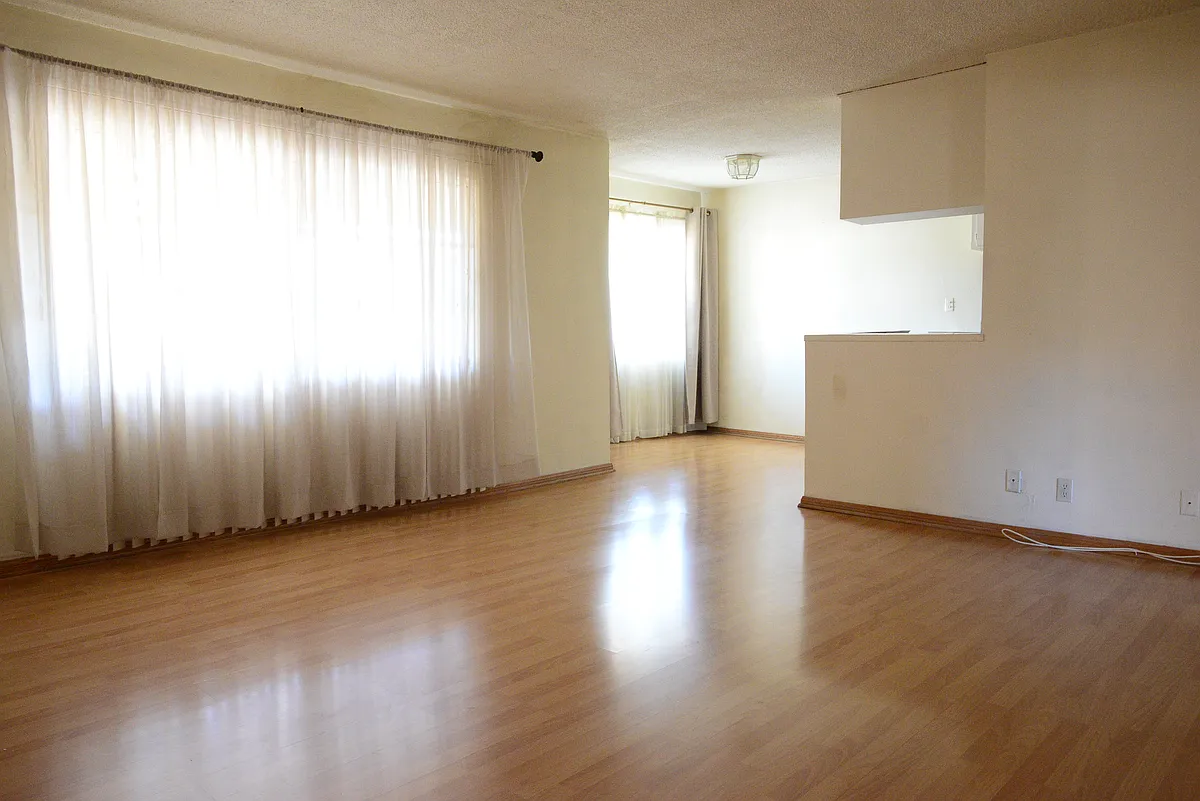 Building Photo - 1402 N Kingsley Dr #13