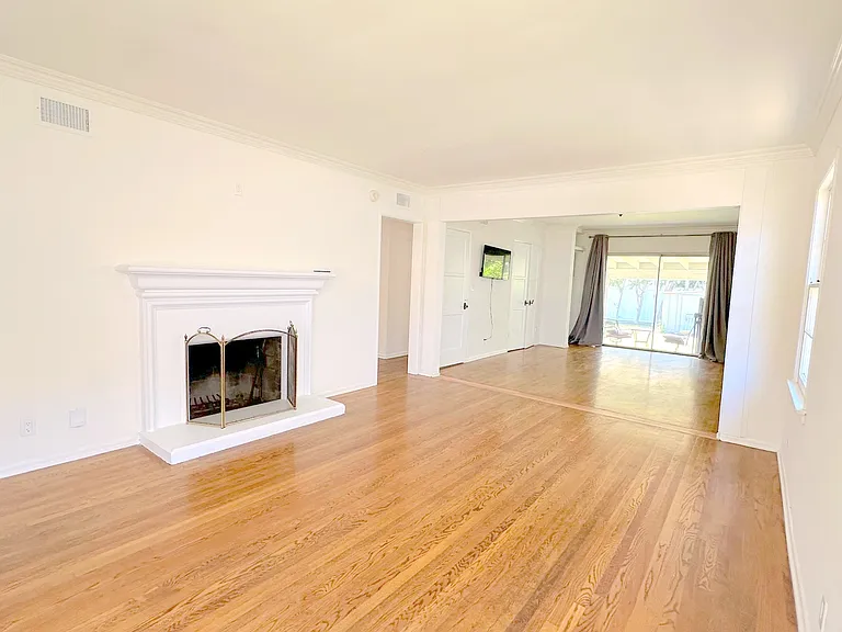 14722 Addison St — Photo 18