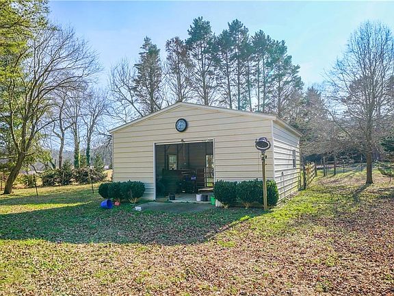 4th image of 227 Bates Rd