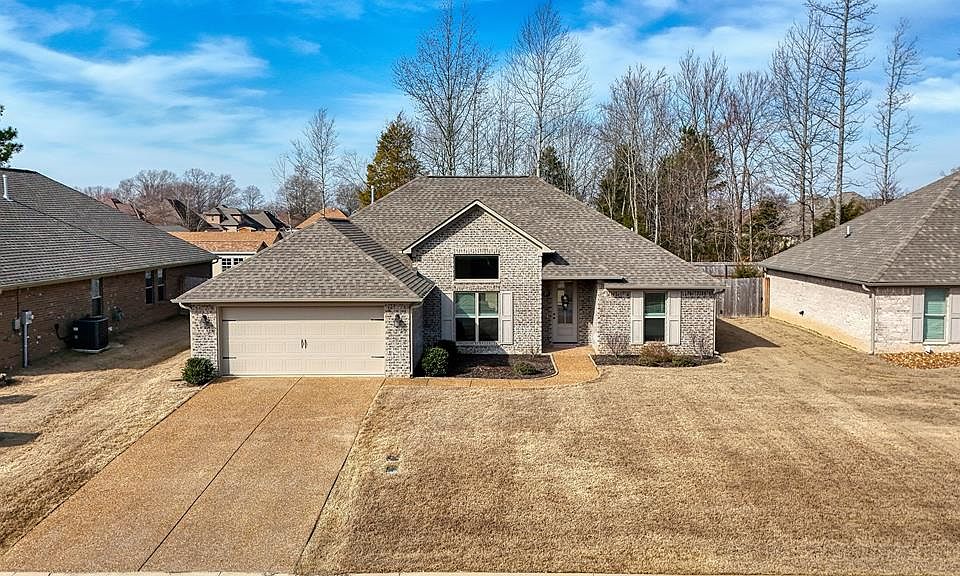 1st image of 27 Bear Trace Dr