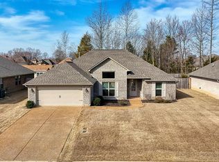 27 Bear Trace Dr, Jackson, TN 38305