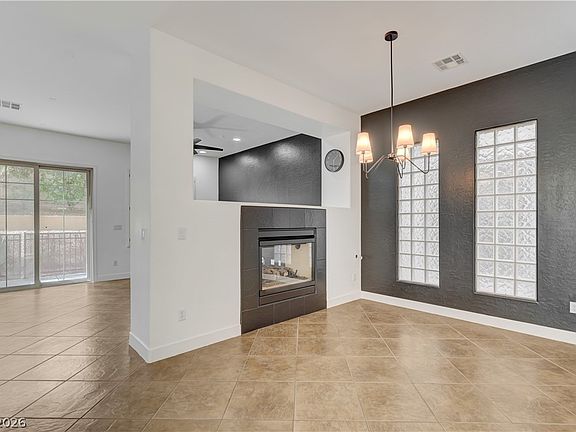 5th image of 327 Hollins Hall St
