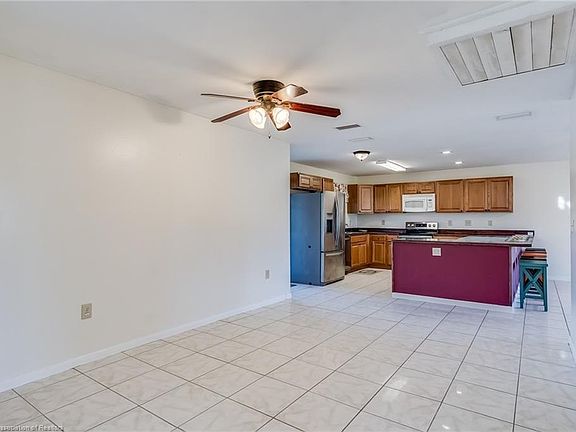 4th image of 300 Flamingo St
