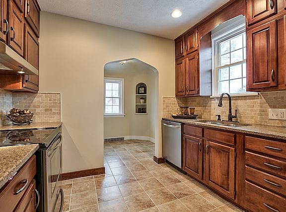4th image of 4339 Shirley St