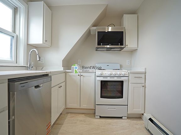 4th image of 25 Garrison Rd APT 1