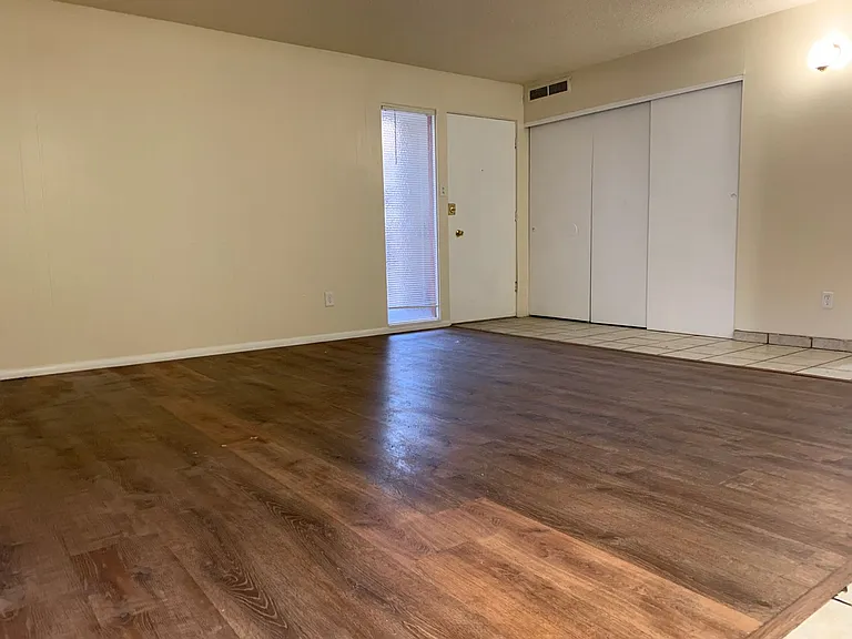 Large Quiet Two Bedroom — Photo 6