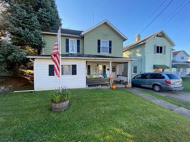 506 E Division St photo 1