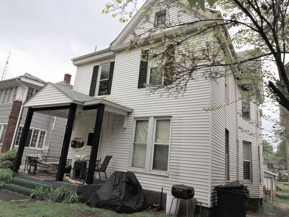 2nd image of 4051/2 Douglas St