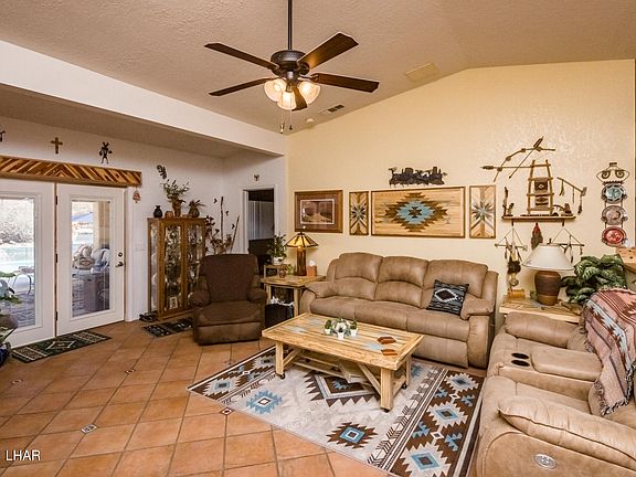 5th image of 2931 Oakridge Dr