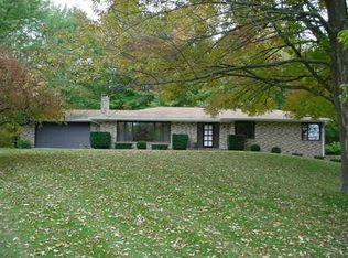 1904 Nakomis St, Hillsdale, MI 49242