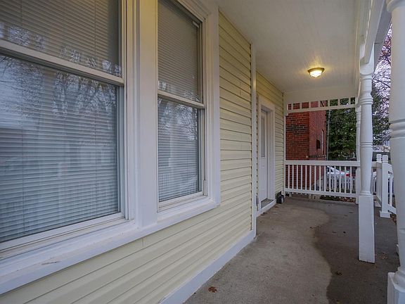 3rd image of 410 Oak St