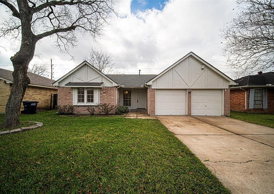 1st image of 16209 Camino Del Sol Dr