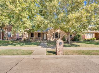 233 Garden Valley Ln, Red Oak, TX 75154
