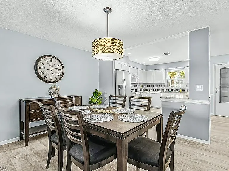 600 Valley Stream Dr #F8 — Photo 10