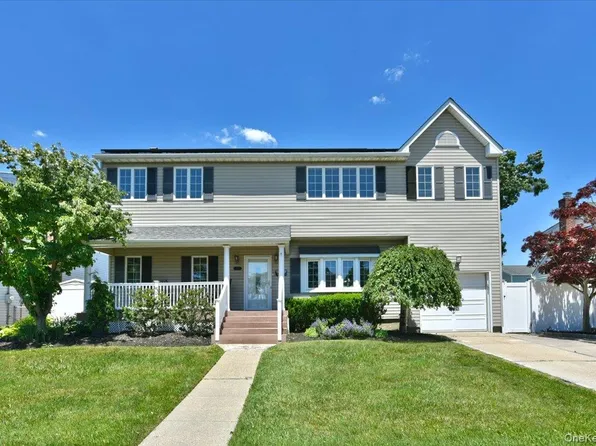 167 N Suffolk Avenue, Massapequa, NY 11758