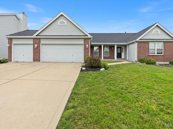 8010 Knights Crossing Dr, O'Fallon, MO 63368