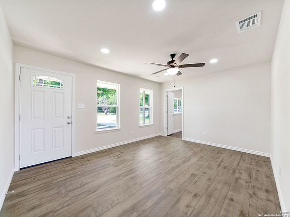 3rd image of 314 PARKVIEW DR