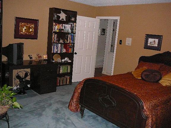 4th image of 4915 Heritage Cir