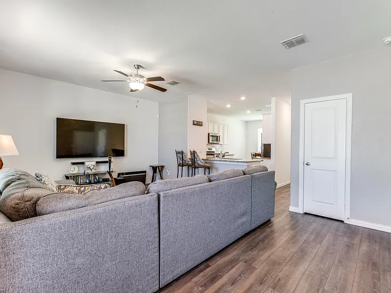 507 Saffron St — Photo 4