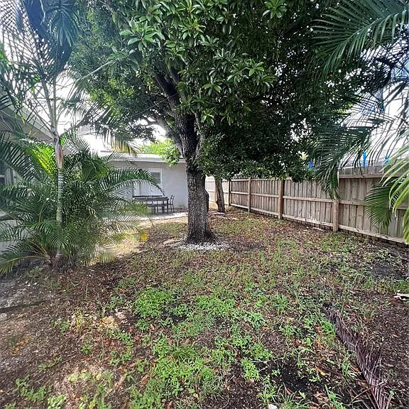 1573 NE 30th Ct — Photo 13