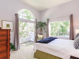 6055 N Fragrans Way, Woodland Hills, CA 91367