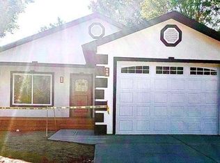 409 E B St, Granger, WA 98932