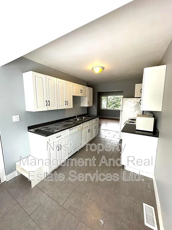 3 bed, 2.0 bath, $2,295 — Photo 2