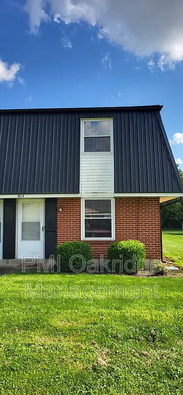 2 bed, 1.5 bath, 1056 sqft, $985 — Photo 1