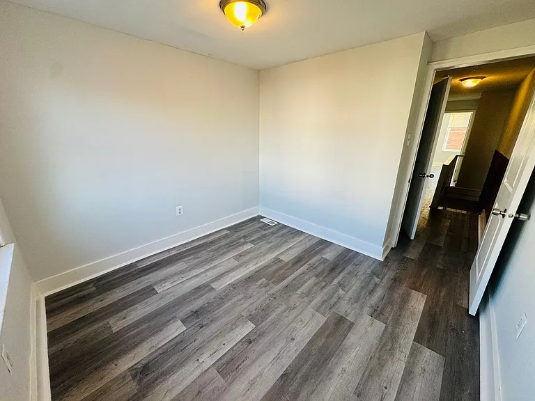 1850 E Monmouth St — Photo 14