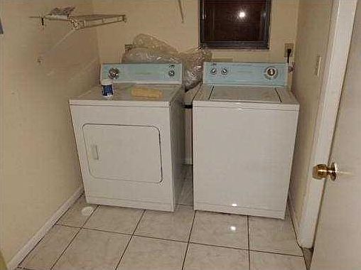 3rd image of 3823 Woodridge Ter