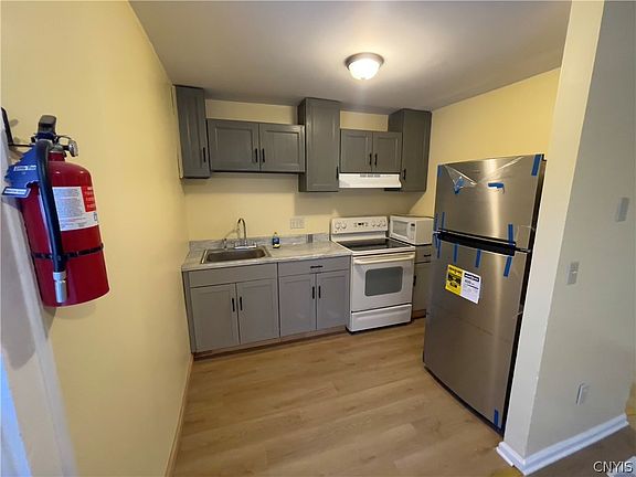 5th image of 318 Kellog St