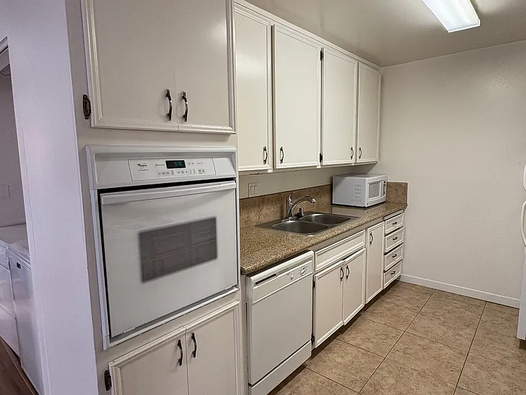 570 Peach St #26 — Photo 3