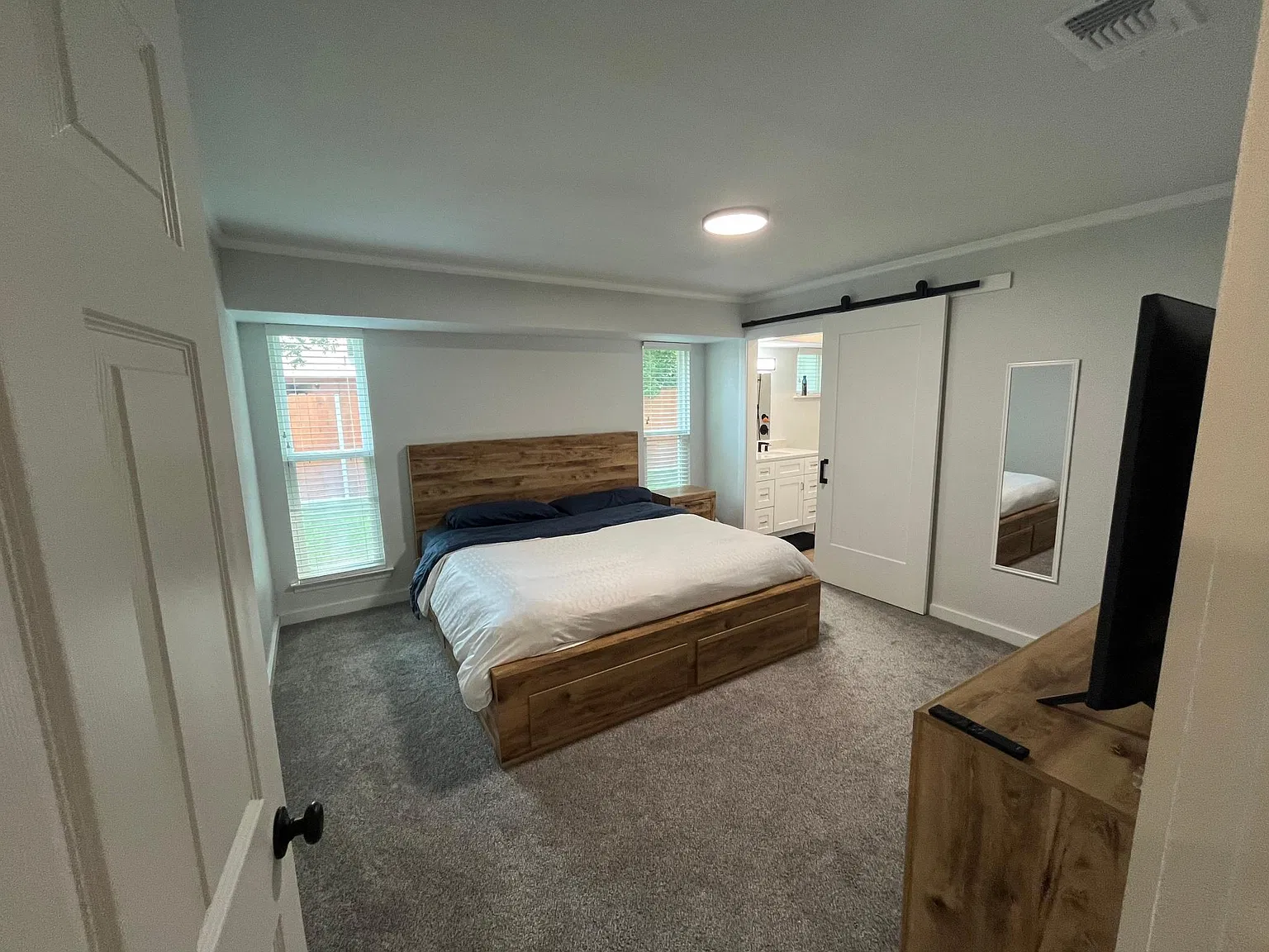 3 bed, 1207 sqft, $2,200 — Photo 4