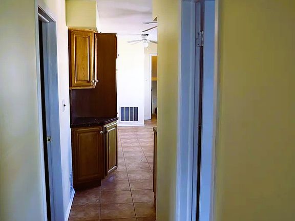 3rd image of 635 Sussex St