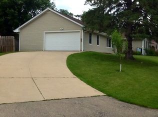 2965 Ridgeway Ave, Dubuque, IA 52001