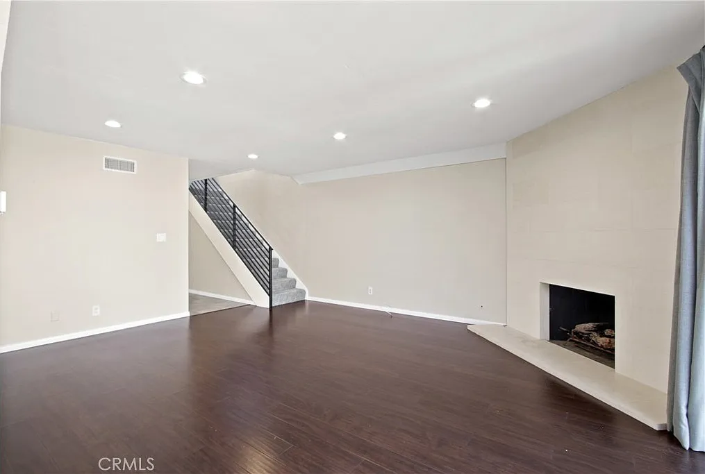 3 bed, 1336 sqft, $4,700 — Photo 3