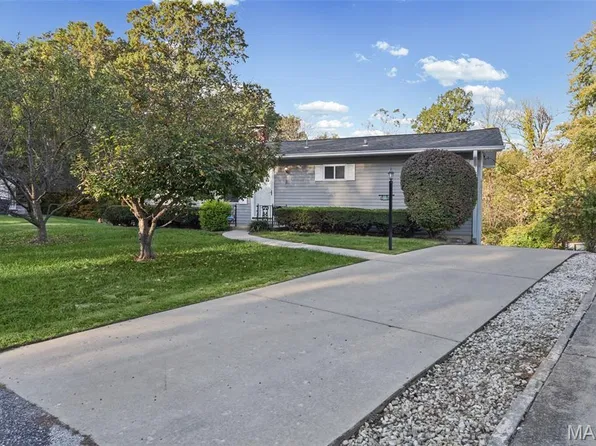 31 Wedgewood Dr, Belleville, IL 62221