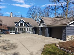 850 Lake Angelus Shrs, Lake Angelus, MI