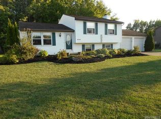 2105 Buttermilk Ln, Lake View, NY 14085