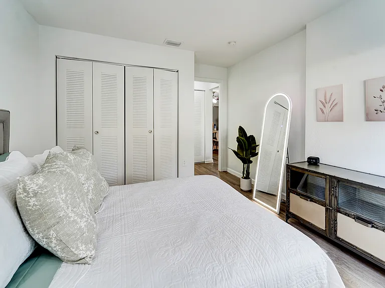 Emerald Palms Apartment Homes — Photo 18