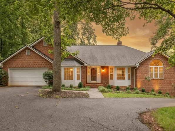 617 Lake Vista Dr, Forest, VA 24551