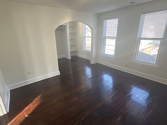 4th image of 875 Burr St #2
