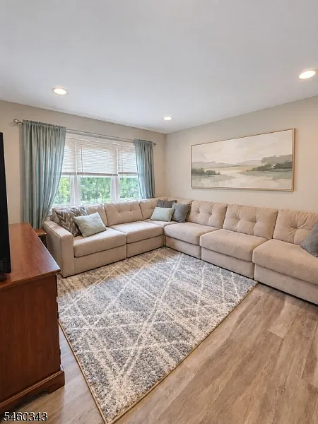 2 bed, 1.0 bath, 900 sqft, $2,500 — Photo 4