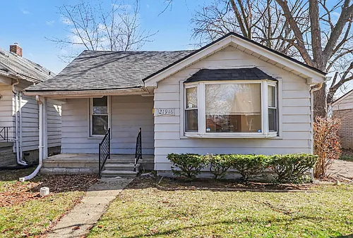 21916 Oakwood Ave Photo 1
