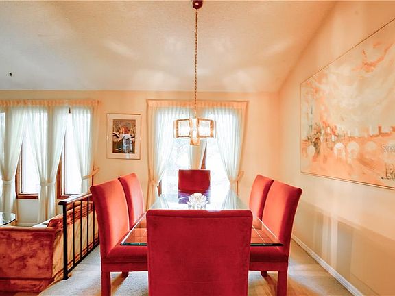 4th image of 270 Banbury Ct