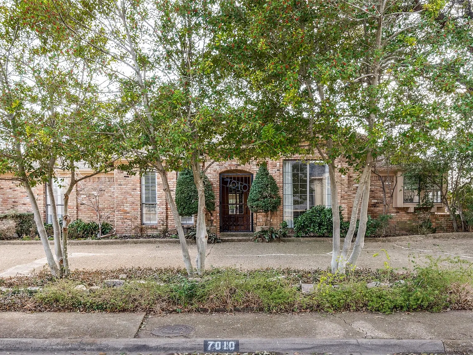 3 bed, 3.5 bath, 2512 sqft, $6,800 — Photo 2