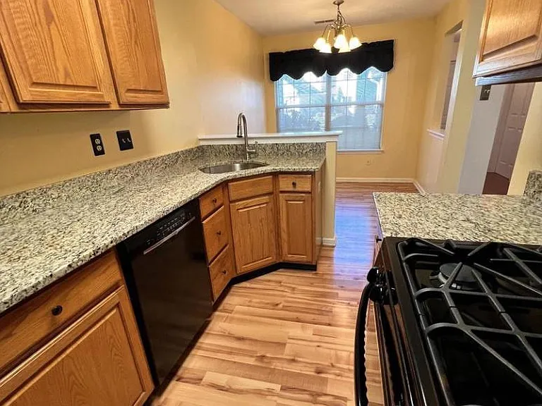3303 Sterling Rd — Photo 4