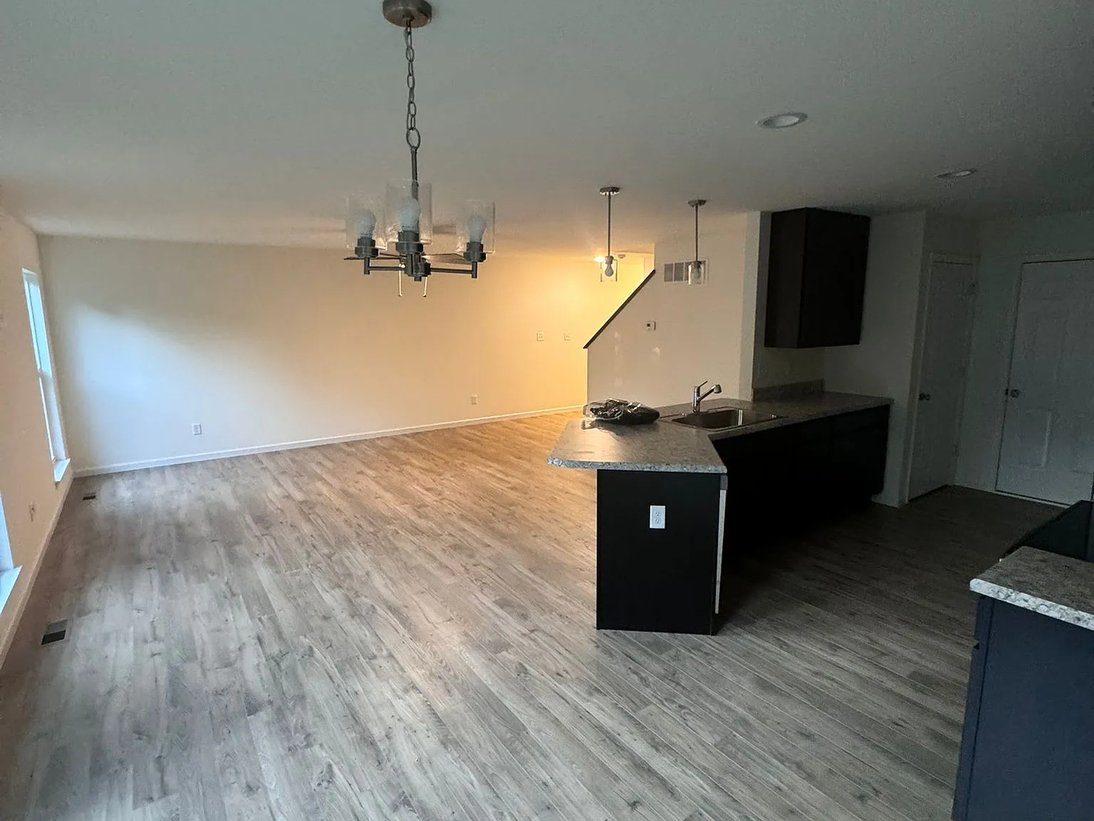 3 bed, 1719 sqft, $2,500 — Photo 4