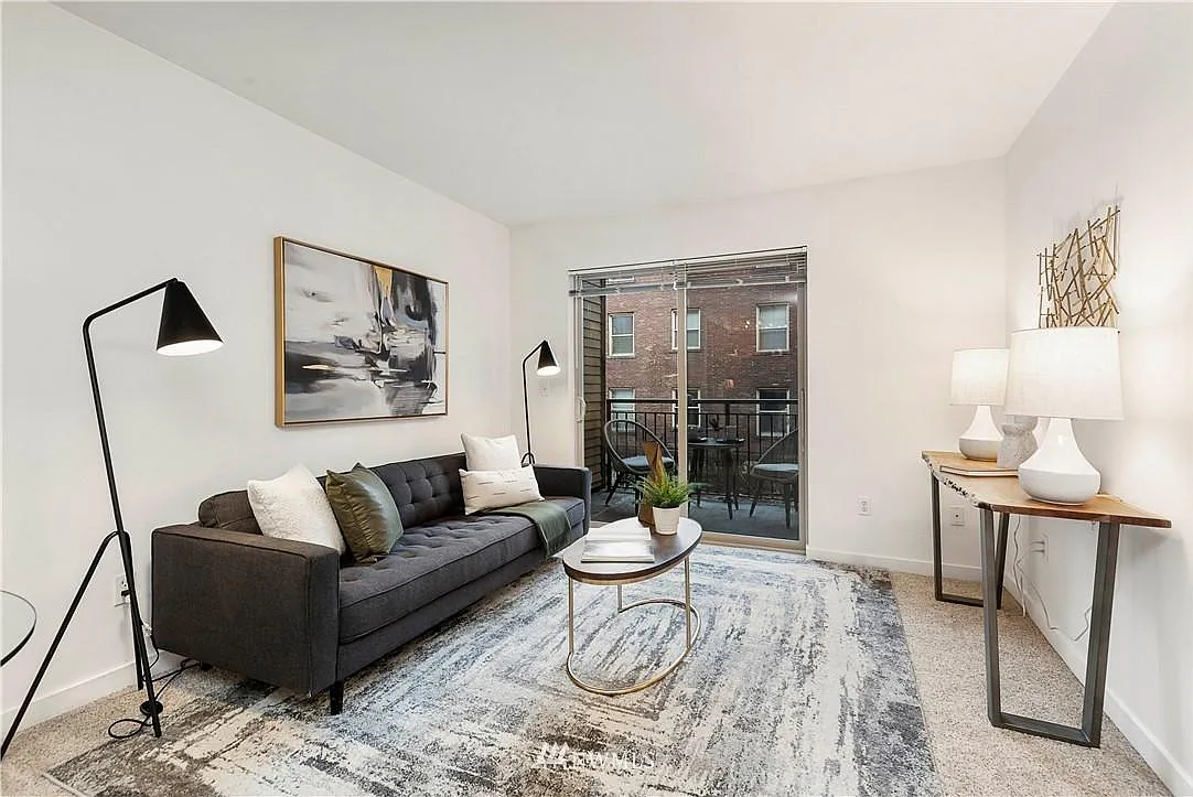 1 bed, 698 sqft, $2,450 — Photo 2
